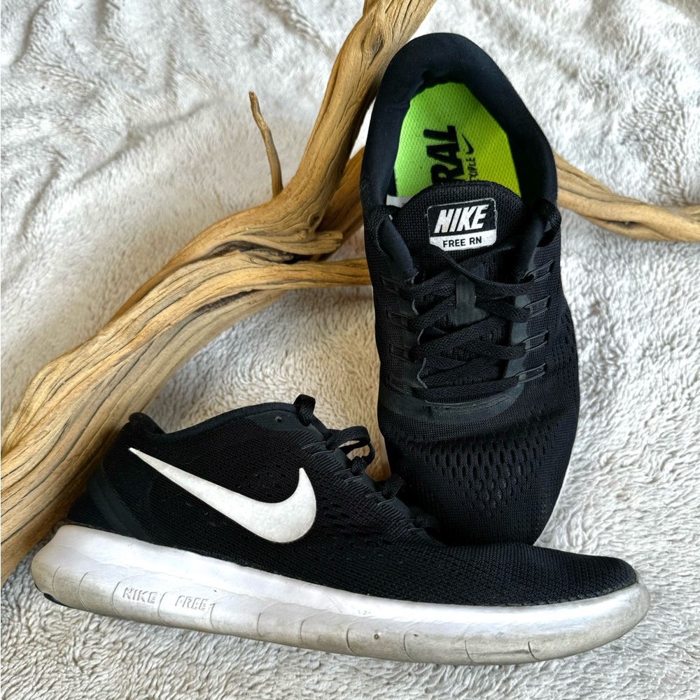 Nike FREE RN Womens Black Running Shoes/ White Sole